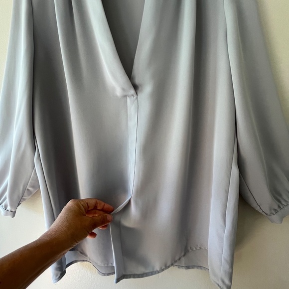 Laundry by Shelli Segal Gray Shirt V Neck Blouse Top Lightweight Size M - Picture 6 of 10